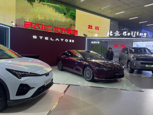 新春走基層丨小米汽車門店“春節(jié)不打烊”，多家汽車品牌已跟進(jìn)！一線銷售員：今年春節(jié)又要爆單
