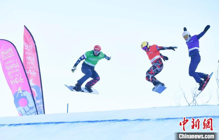 單板滑雪障礙追逐世界杯北大湖站：加拿大、英國選手奪冠