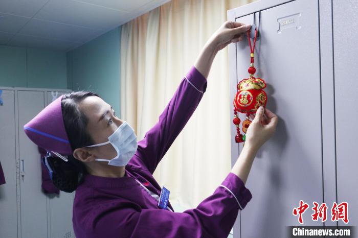 （新春走基層）吉林透析醫(yī)護守衛(wèi)患者的家庭年味