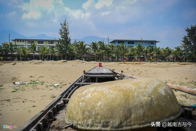 越南河靜省鄉(xiāng)村：偷渡者建造豪宅別墅，里面生活著一群“活寡婦”