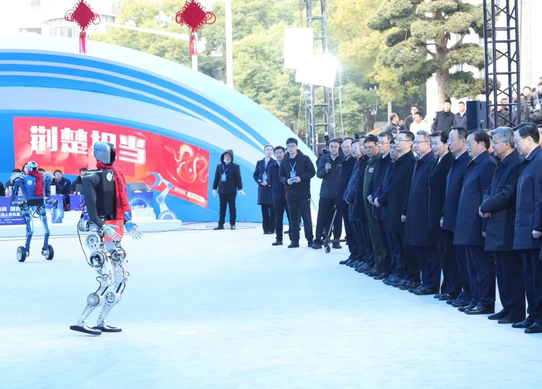 湖北省加快建成中部地區(qū)崛起重要戰(zhàn)略支點(diǎn)推進(jìn)大會(huì)舉行 王忠林講話 李殿勛主持