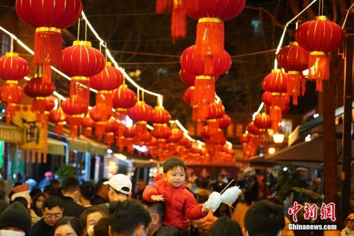 為何說春節(jié)是蘊(yùn)含詩意的節(jié)日？