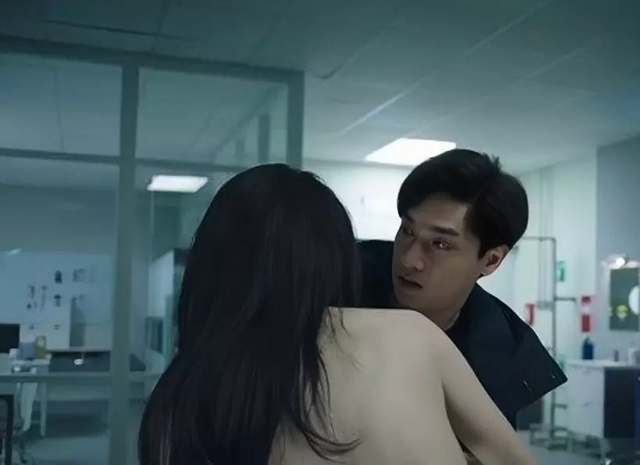 知名女港星新劇迎破格性演出！差點(diǎn)遭活體解剖，幾乎全裸上陣
