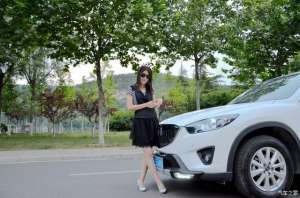 美女開街車(女神助陣馬自達CX5，香車美女伴左右)