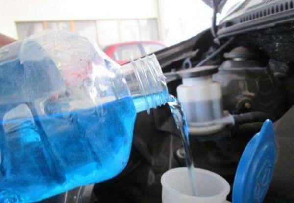 如何保養(yǎng)汽車玻璃？教大家正確做法，玻璃清晰不留痕