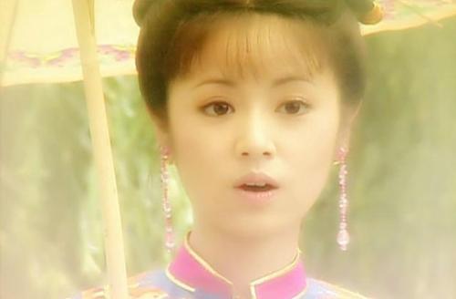 古裝劇美女撐傘的名場面，趙麗穎驚艷，而她像畫中走出來的仙子