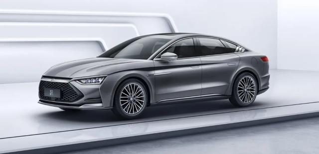 車長近5米！破百不到4秒！這臺剛上市的比亞迪漢實(shí)在厲害