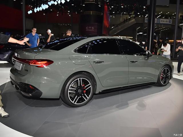 2.0T溜背A5L領(lǐng)銜，三廂版大A6子緊隨其后，奧迪今年放什么大招？