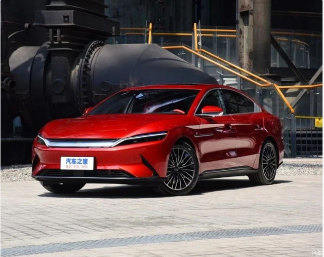 車長近5米！破百不到4秒！這臺剛上市的比亞迪漢實(shí)在厲害
