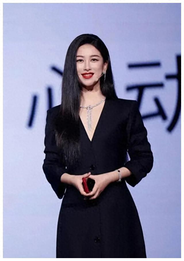 翹臀女王，性感尤物！秘書中的天花板！真乃人間極品
