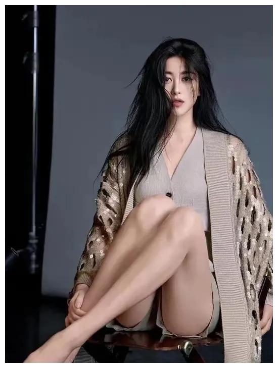 翹臀女王，性感尤物！秘書中的天花板！真乃人間極品