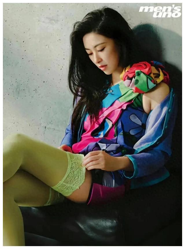 翹臀女王，性感尤物！秘書中的天花板！真乃人間極品