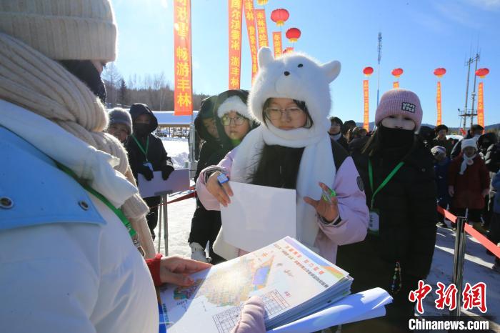 黑龍江伊春青少年體驗(yàn)冬季定向運(yùn)動(dòng) 盡享冰雪體育歡樂(lè)