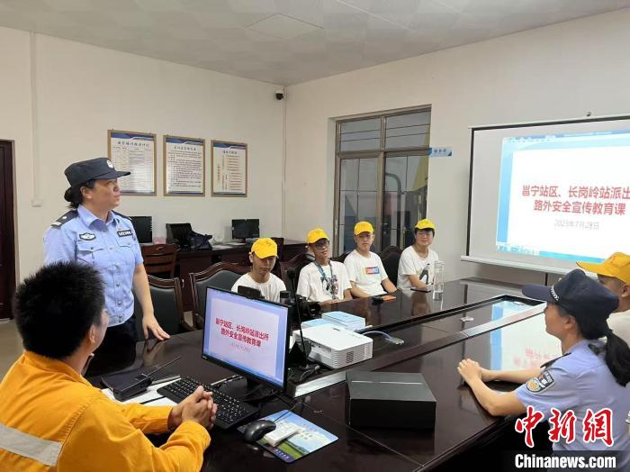 將鐵路“隱患風(fēng)險”變“護(hù)路保險”的“鐵娘子”王金