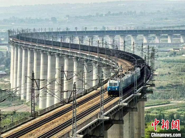 全力保供 2025年春運太原鐵路累計發(fā)運煤炭超6200萬噸