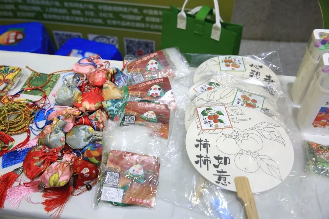 全國鐵路1000余個站車，廣泛開展“我的鐵路風(fēng)景：美好旅途 粽享端午”文化互動活動